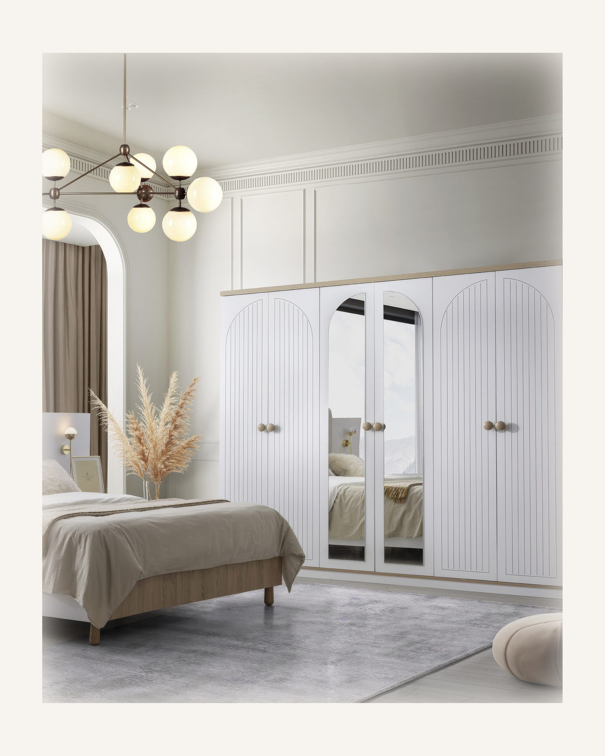 Yatak odası takımı: kumaş başlıklı çift kişilik yatak ve altı kapılı aynalı gardırop