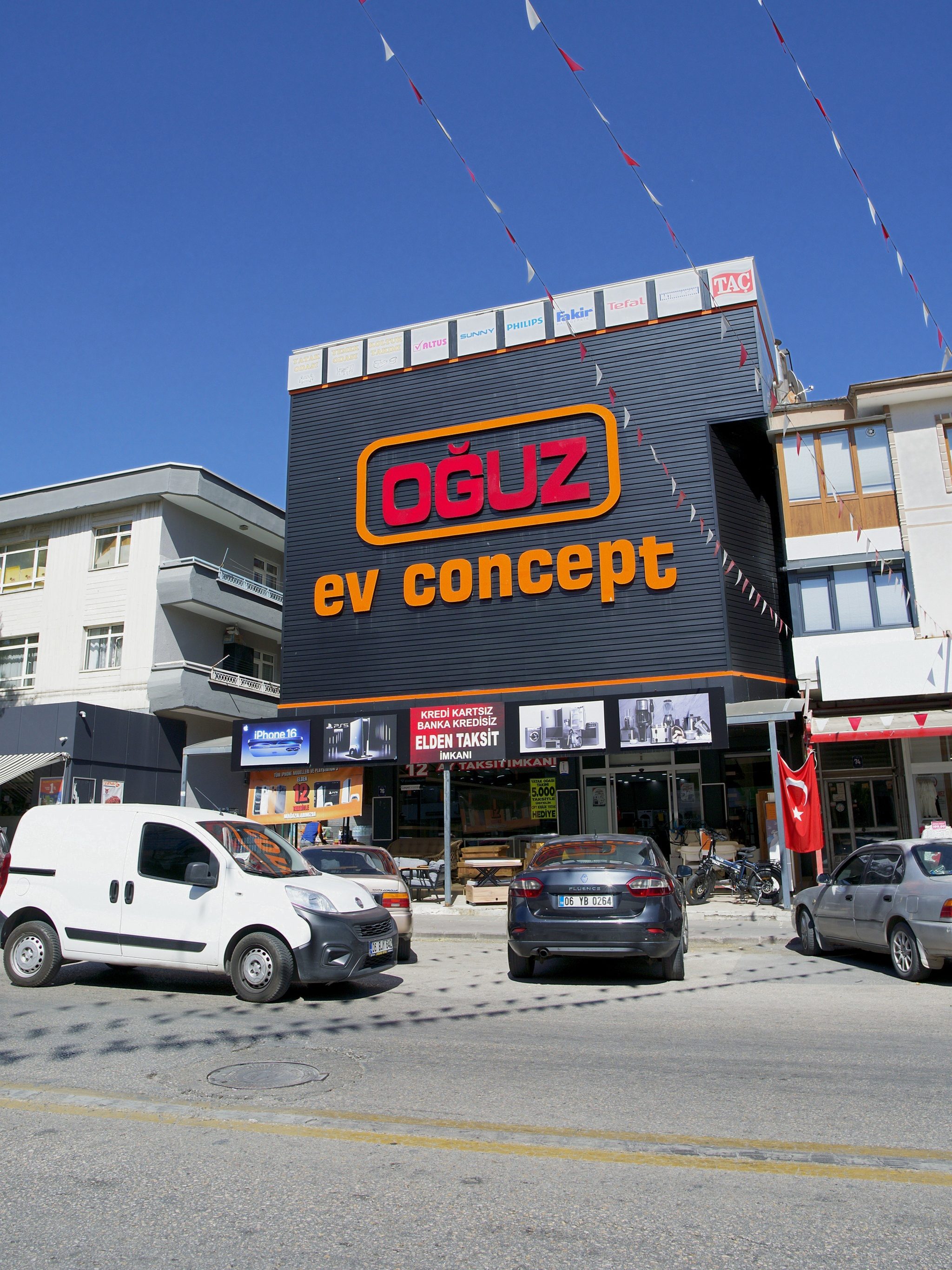 Keçiören Sanatoryum şubesinin bina cephesi, mağaza cephesi ve OĞUZ ev concept tabelası