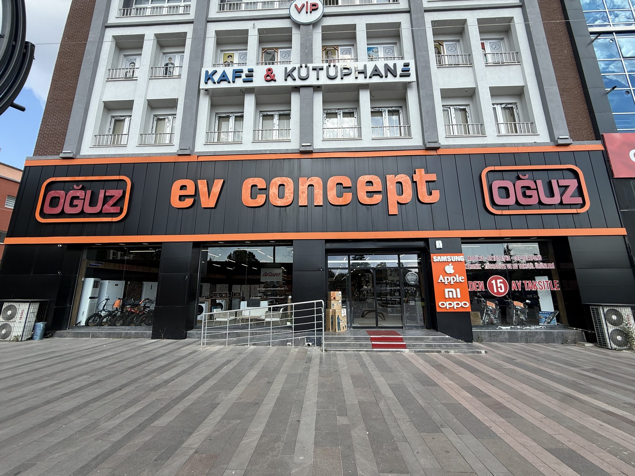 Bolu şubesinin bina cephesi ve OĞUZ ev concept tabelası