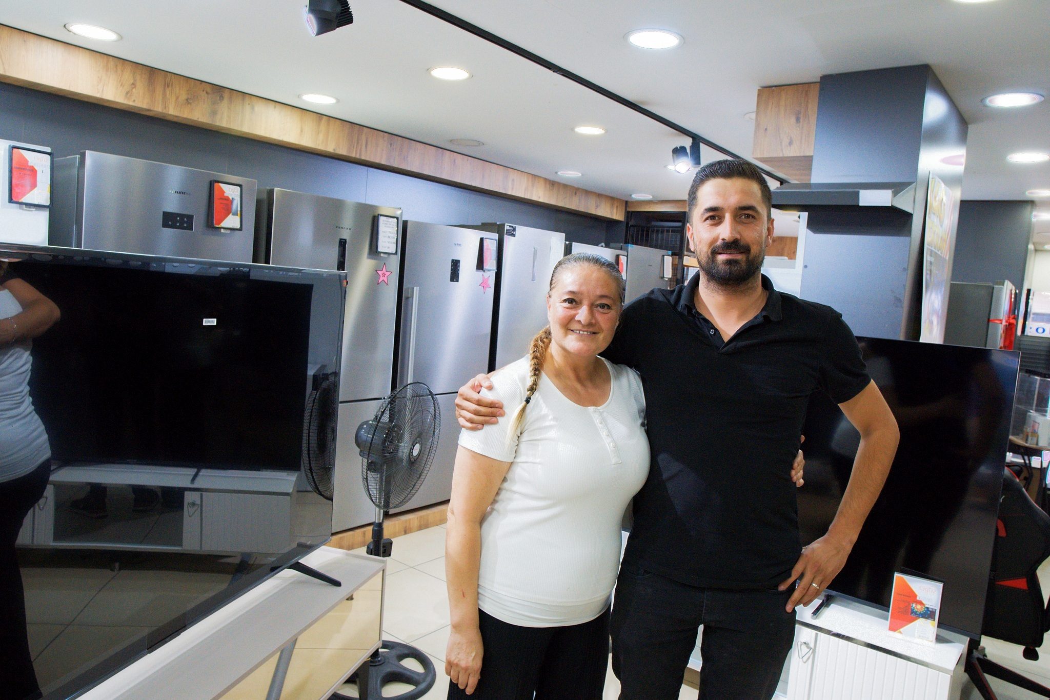 Dikmen 262 şubesinde mağaza içinde şube çalışanları, şubede görev yapan ekipten bir görüntü
