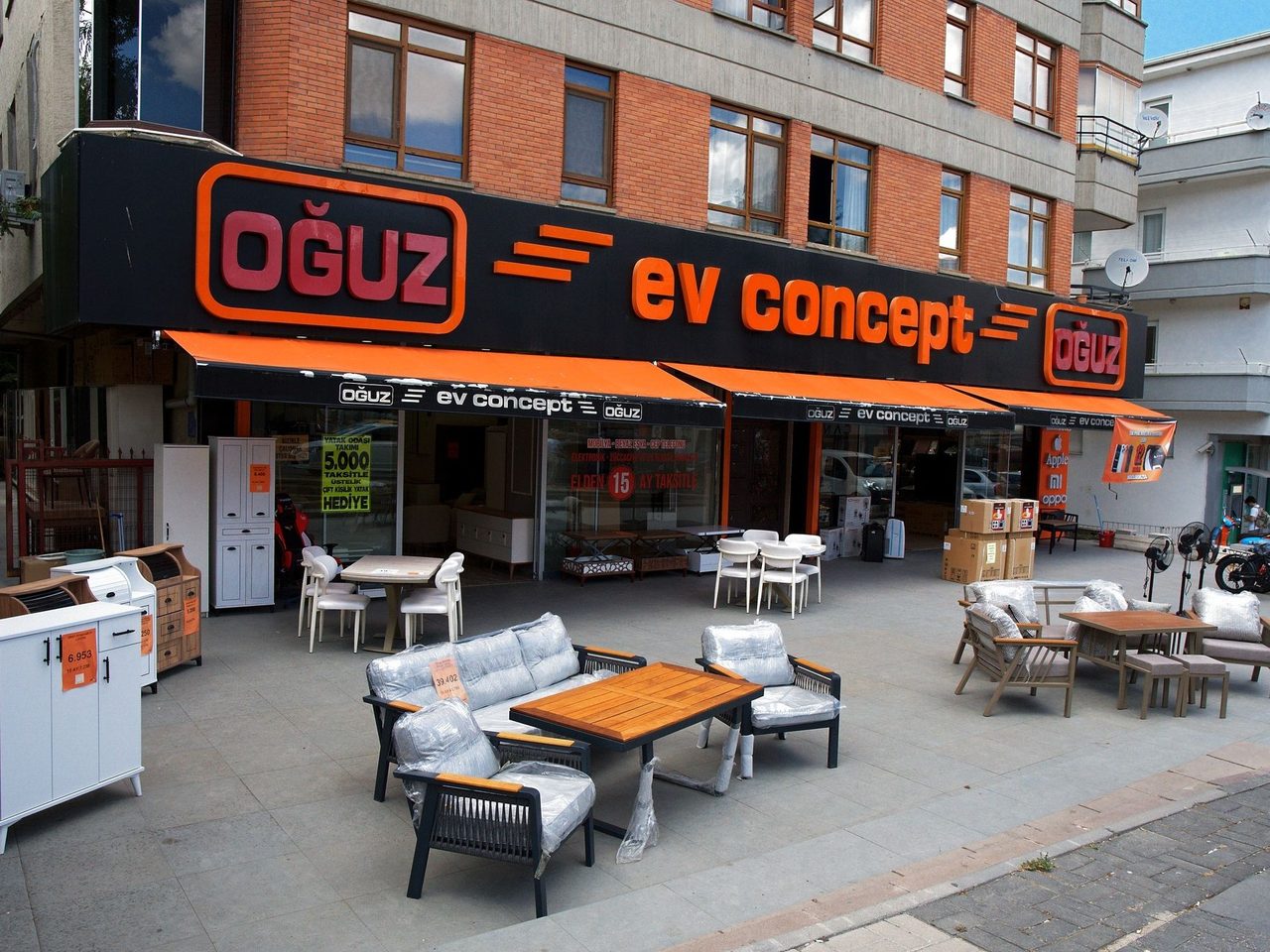 Oğuz Ev Concept Dikmen şubesi cephesi, Çankaya