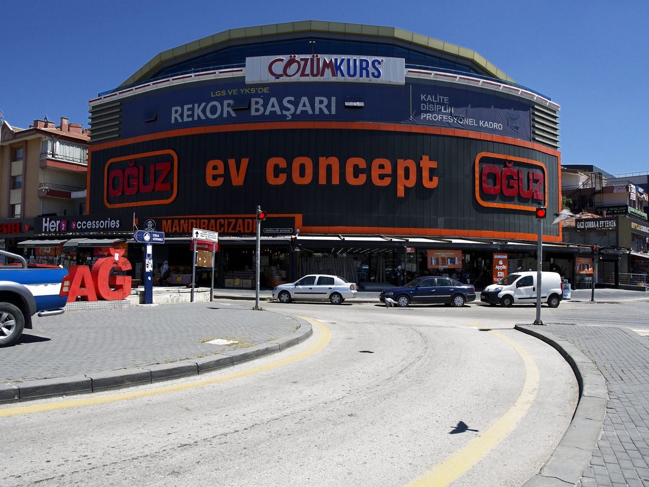Oğuz Ev Concept Hüseyingazi şubesi cephesi, Mamak