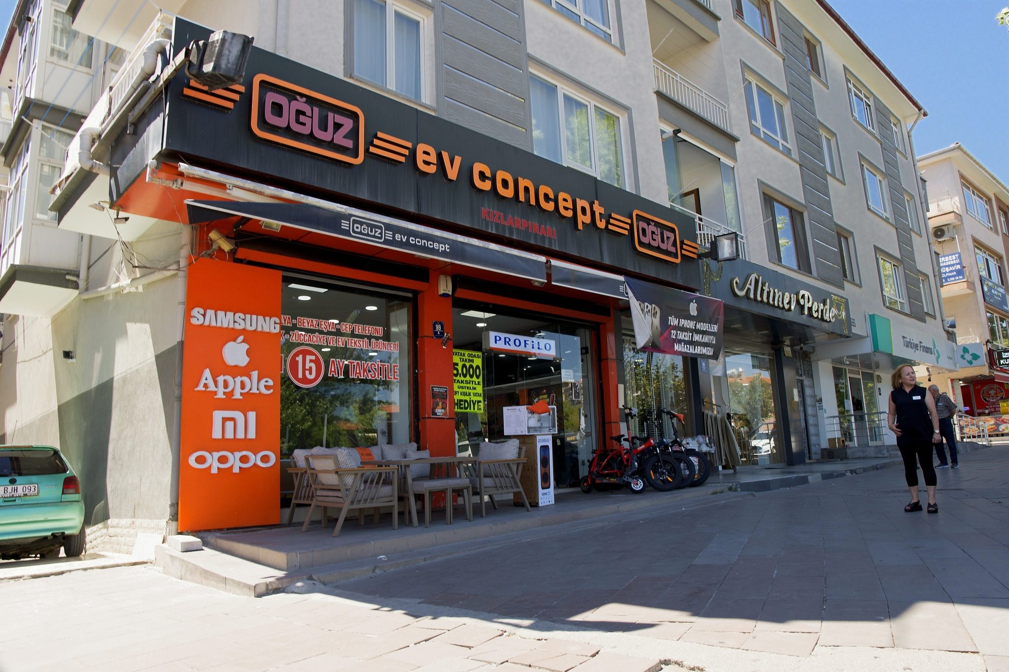 Kızlarpınarı şubesinin cephesi ve OĞUZ ev concept tabelası