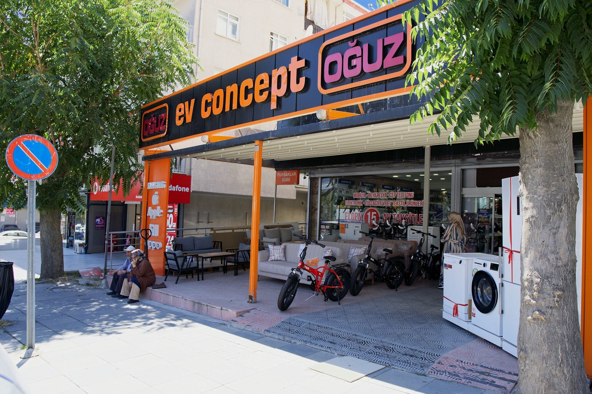 Pursaklar şubesinin cephesi ve OĞUZ ev concept tabelası