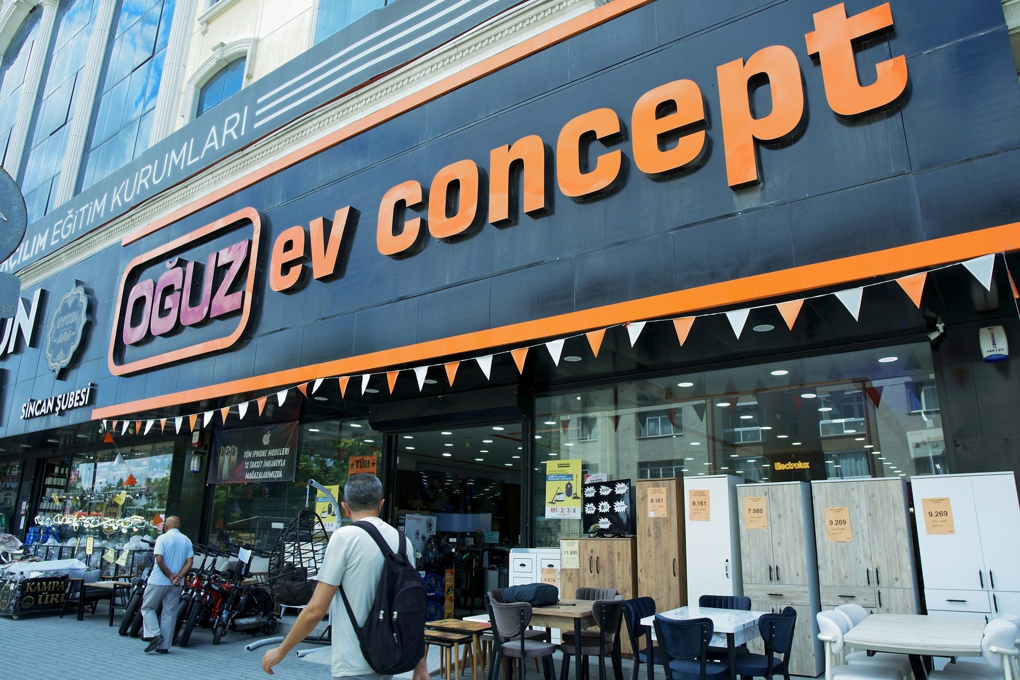 Sincan şubesinin cephesi ve OĞUZ ev concept tabelası
